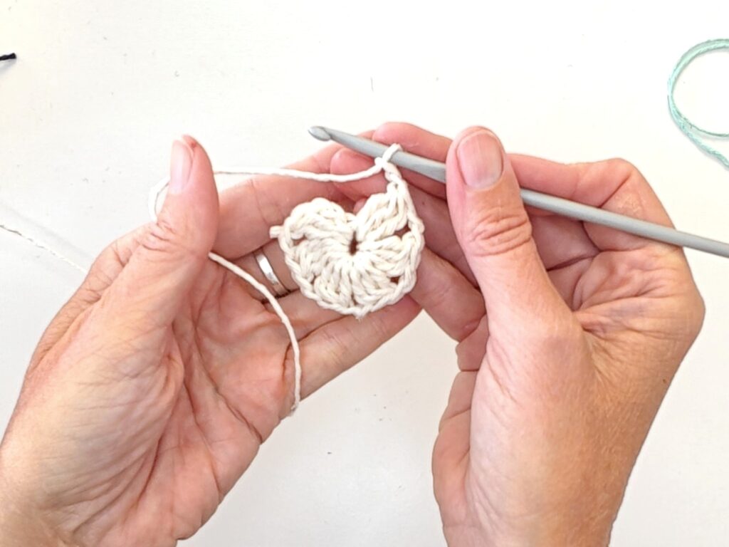 Crochet Sandals for Summer Using Havaianas Soles